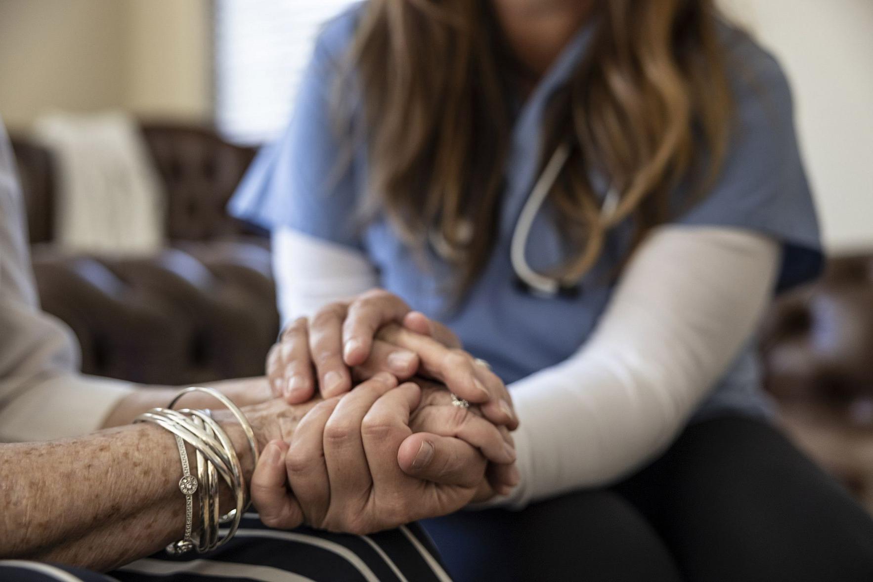 A student in the medical humanities program talking to a patient.